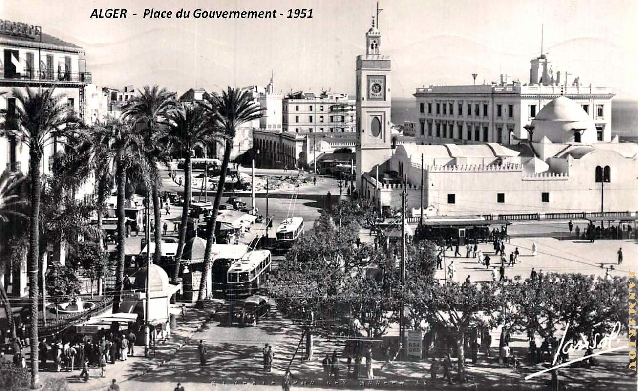 Alger- Place du Gouvernement - 1951.jpg